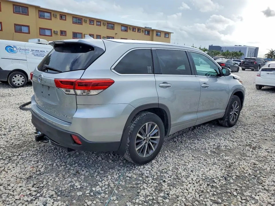 2017 TOYOTA HIGHLANDER XLE  