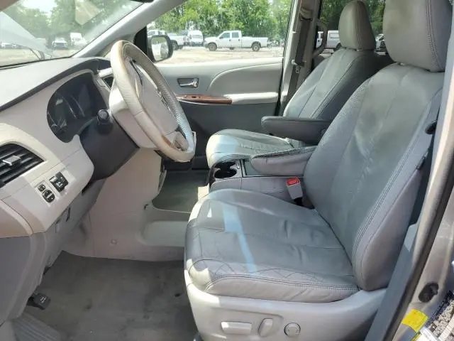 2011 TOYOTA SIENNA XLE  