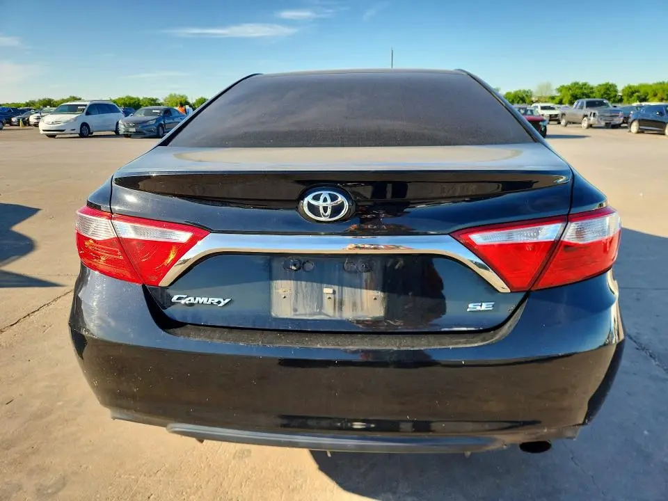 2017 TOYOTA CAMRY SE  