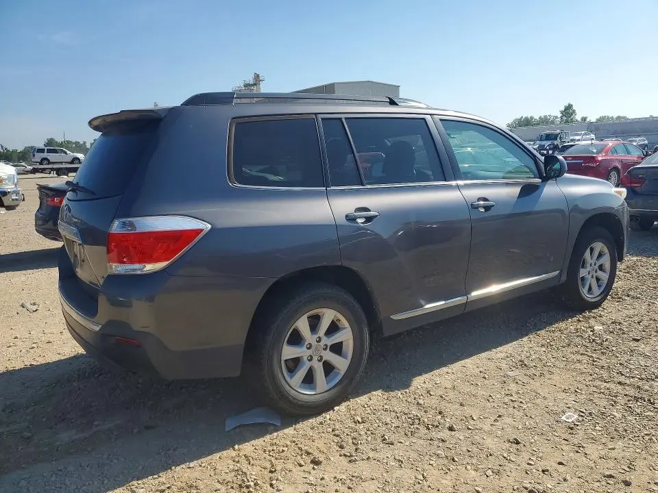 2012 TOYOTA HIGHLANDER SE  
