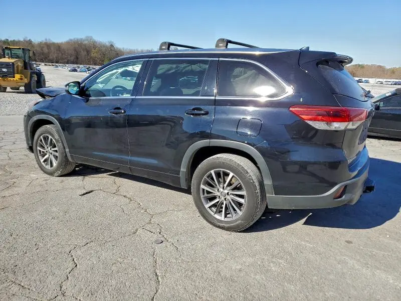 2017 TOYOTA HIGHLANDER SE  
