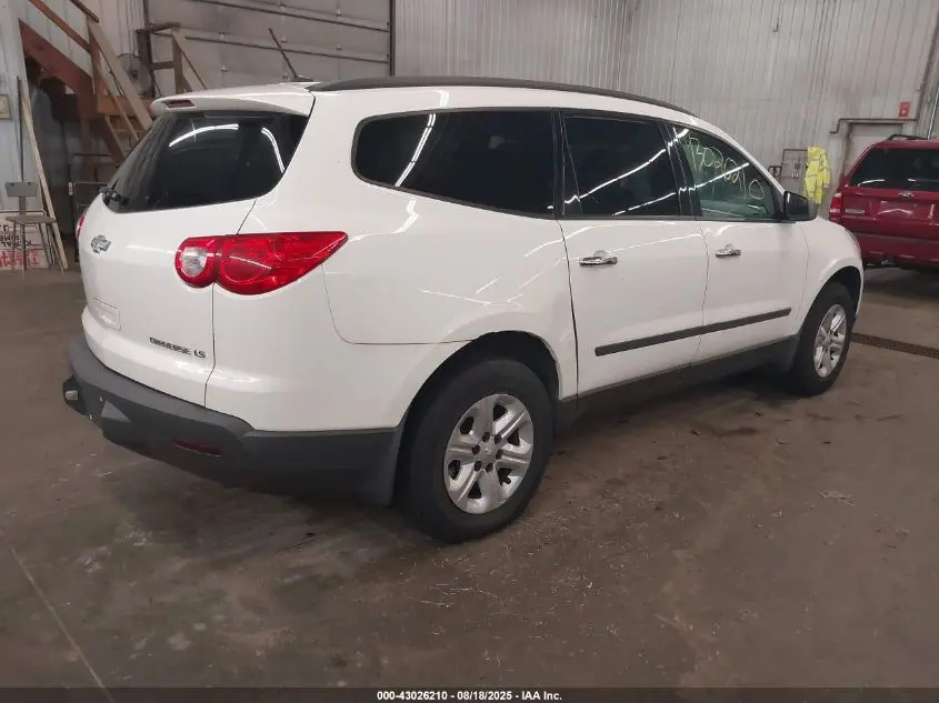 2011 CHEVROLET TRAVERSE LS