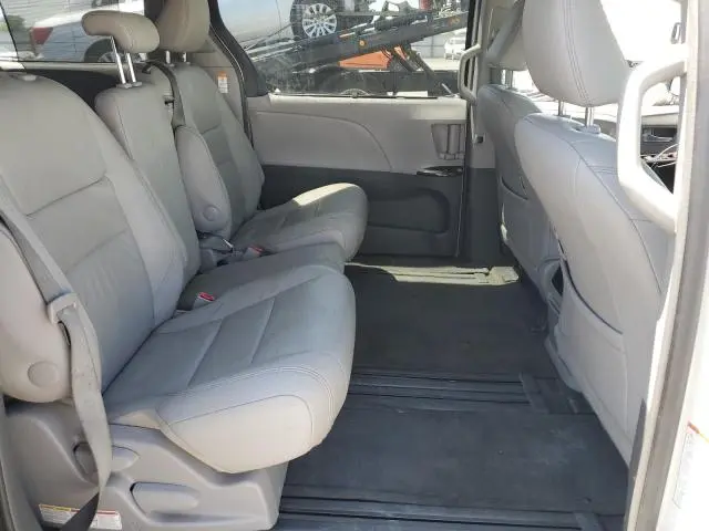 2015 TOYOTA SIENNA XLE  
