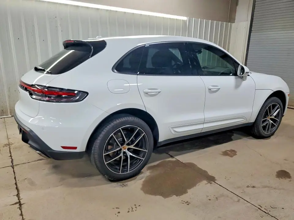 2023 PORSCHE MACAN BASE  