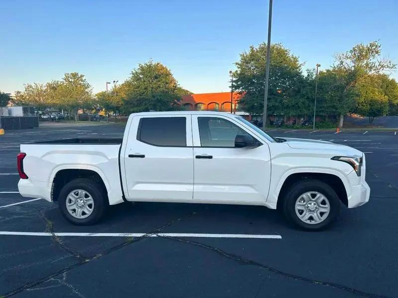 2025 TOYOTA TUNDRA SR  