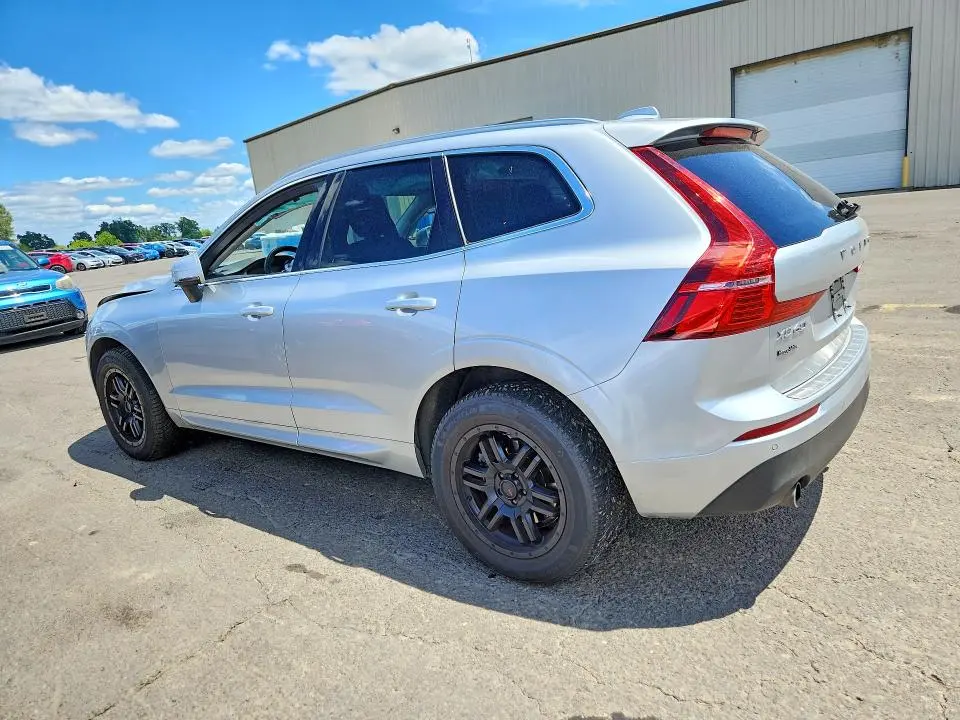 2021 VOLVO XC60 T6 MOMENTUM  