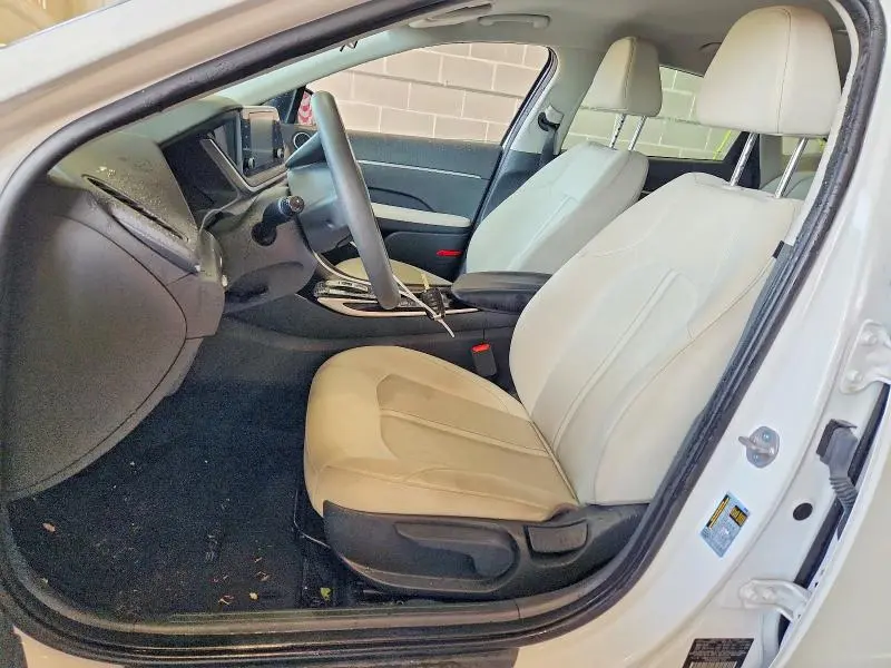 2023 HYUNDAI SONATA SE  