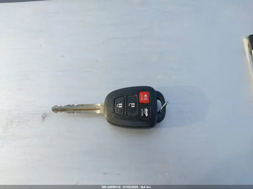 2016 TOYOTA CAMRY LE