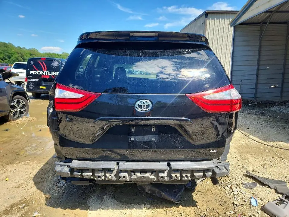 2017 TOYOTA SIENNA LE  