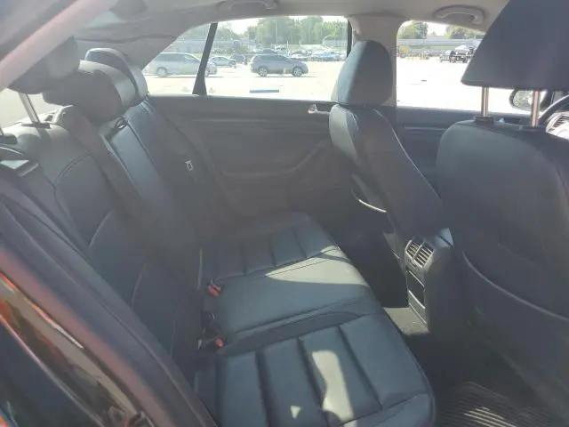 2010 VOLKSWAGEN JETTA SE  