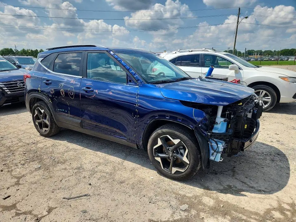 2024 KIA SELTOS EX  
