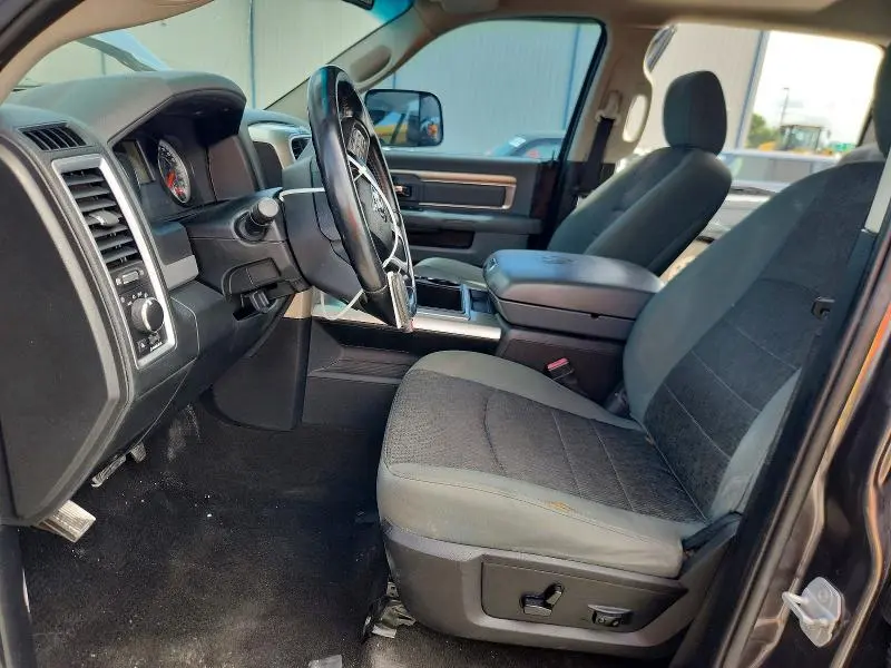 2015 RAM 1500 SLT  