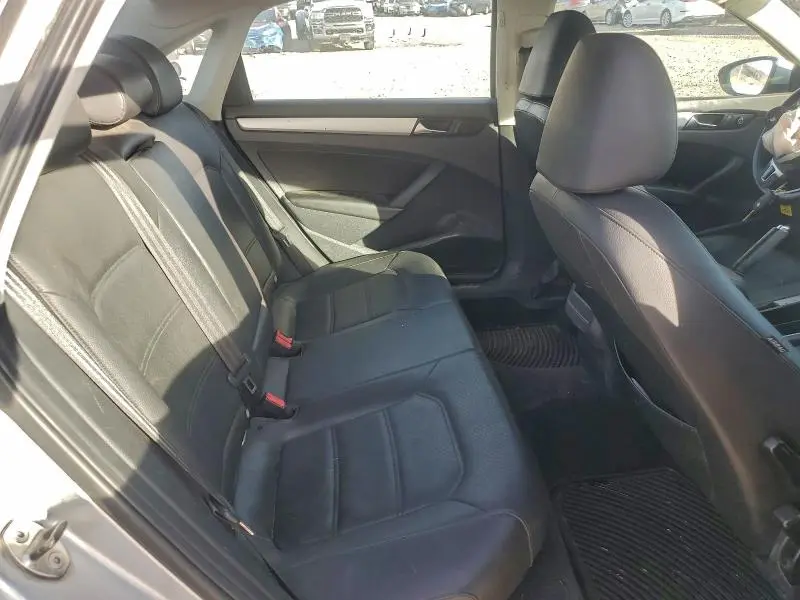 2012 VOLKSWAGEN PASSAT SE  