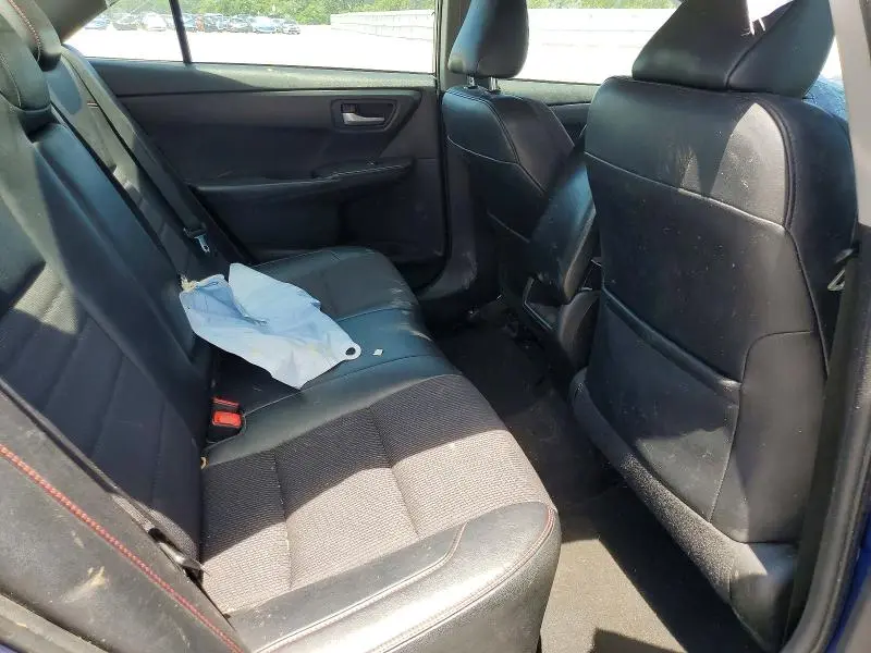 2016 TOYOTA CAMRY SE  