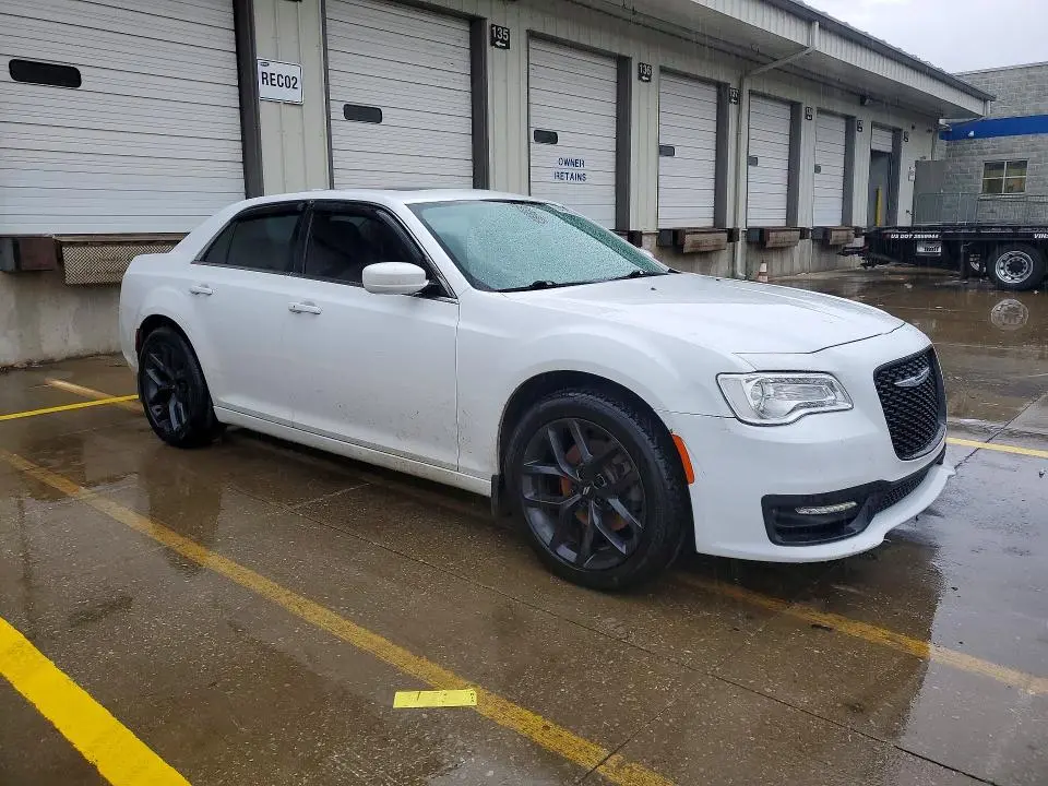 2017 CHRYSLER 300 LIMITED  