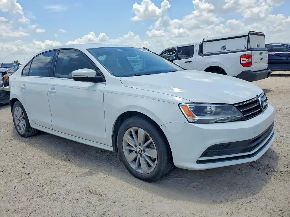 2016 VOLKSWAGEN JETTA SE  
