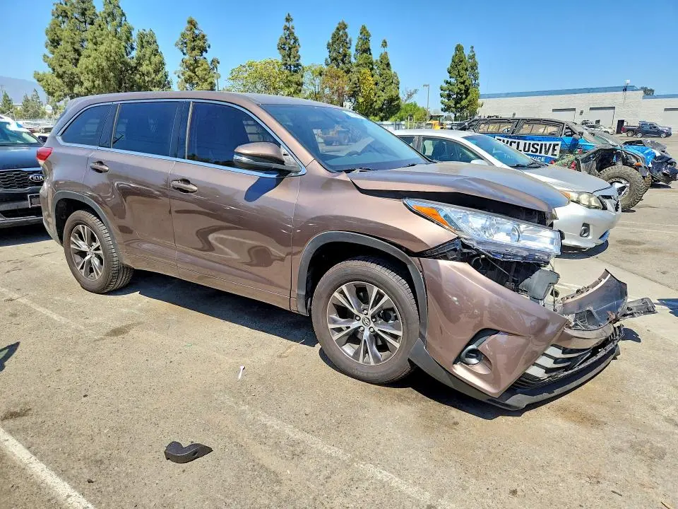 2018 TOYOTA HIGHLANDER LE  