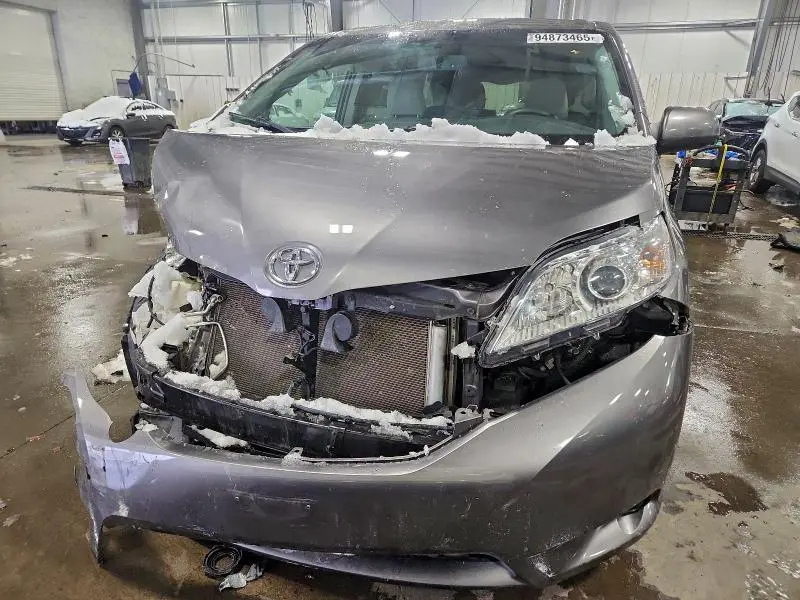 2016 TOYOTA SIENNA LE  