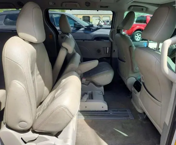 2014 TOYOTA SIENNA XLE 8-PASSENGER  