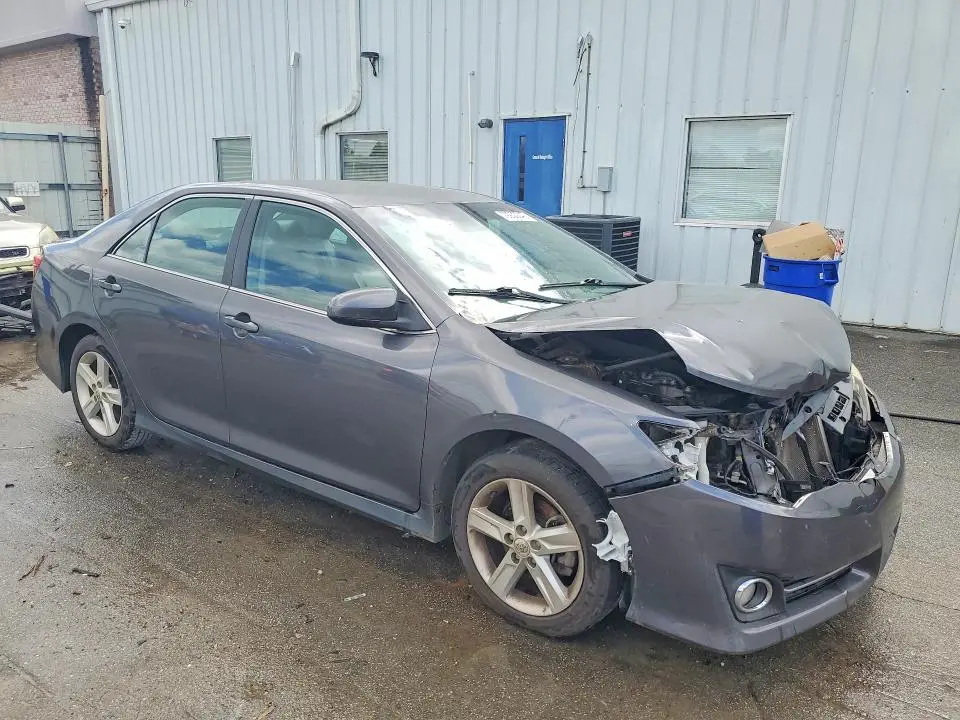 2013 TOYOTA CAMRY SE  