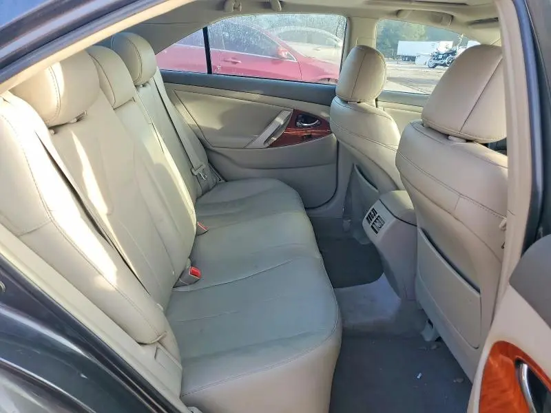 2011 TOYOTA CAMRY XLE V6  