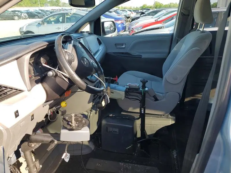 2017 TOYOTA SIENNA LE MOBILITY 7-PASSENGER  