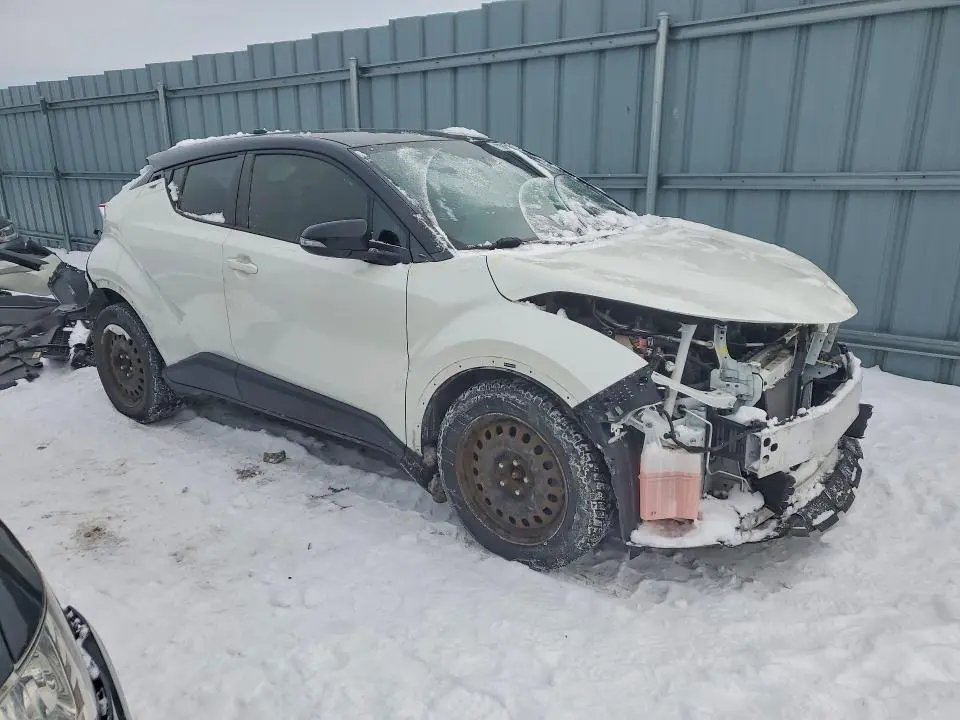2019 TOYOTA C-HR XLE  