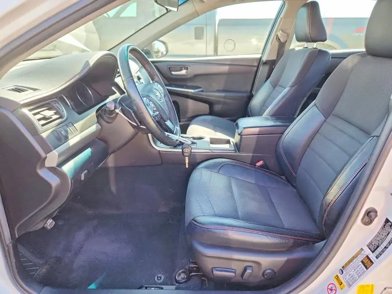 2016 TOYOTA CAMRY SE  