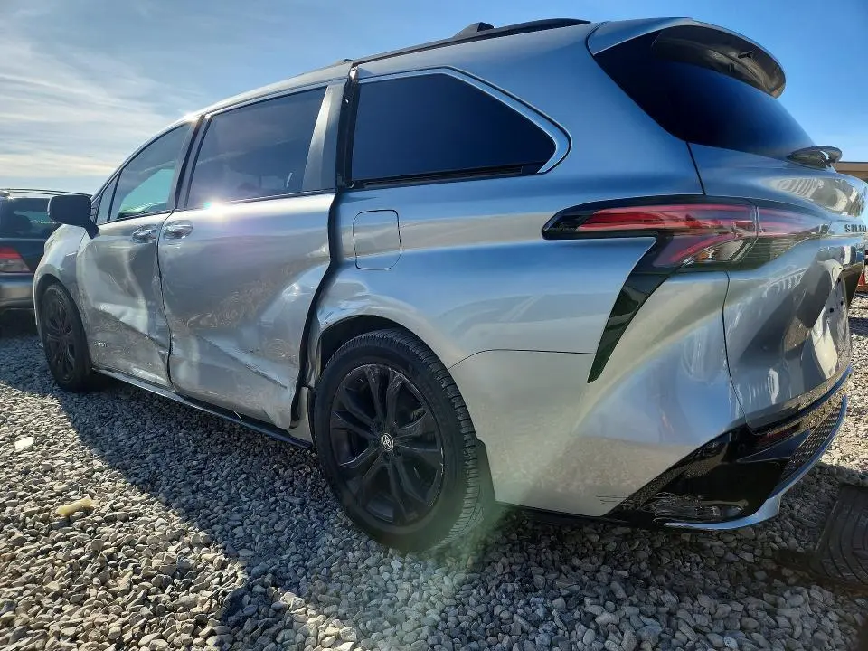 2021 TOYOTA SIENNA XSE  