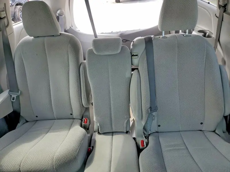 2013 TOYOTA SIENNA LE  