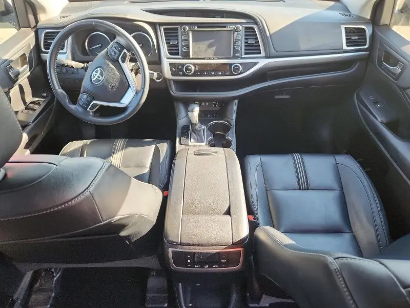2018 TOYOTA HIGHLANDER SE  