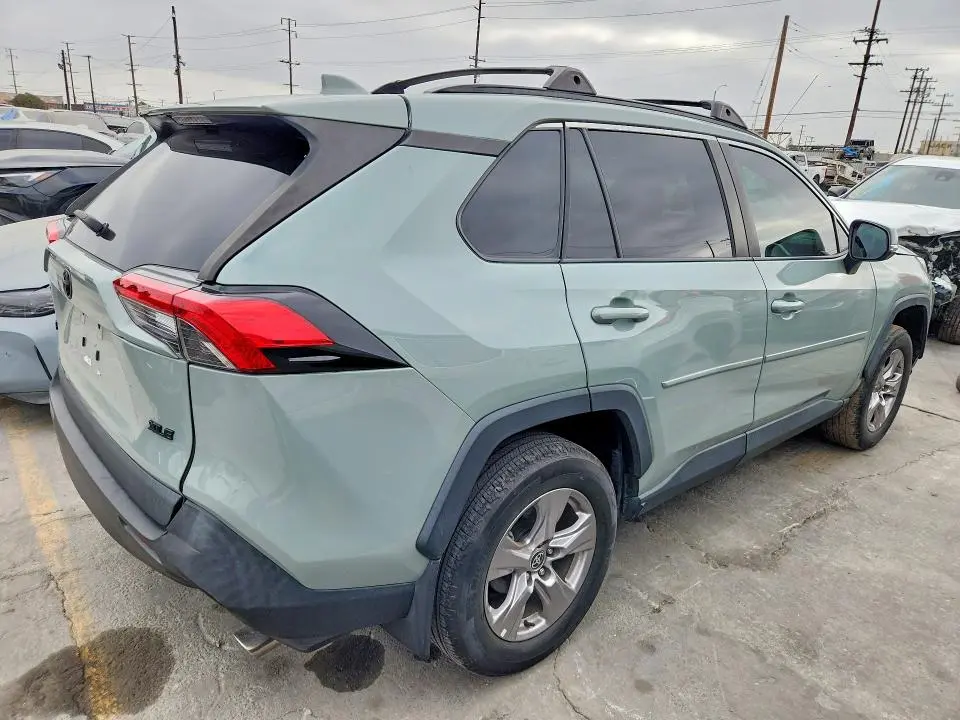 2023 TOYOTA RAV4 XLE  