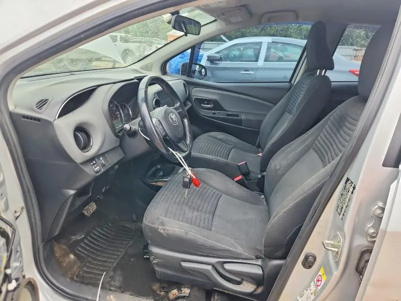 2015 TOYOTA YARIS 5-DOOR SE  
