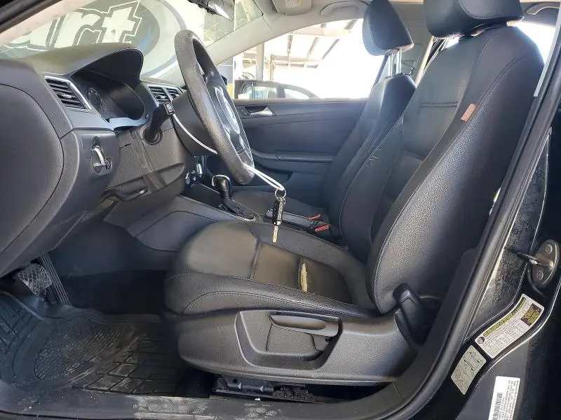 2011 VOLKSWAGEN JETTA SE  
