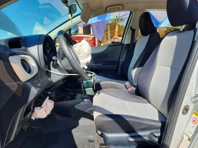 2012 TOYOTA YARIS 5-DOOR LE  