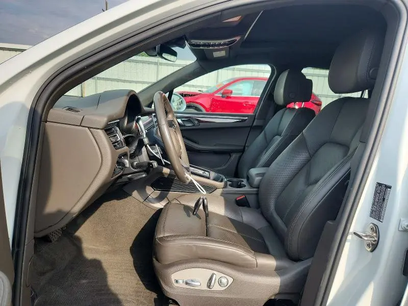 2024 PORSCHE MACAN S  