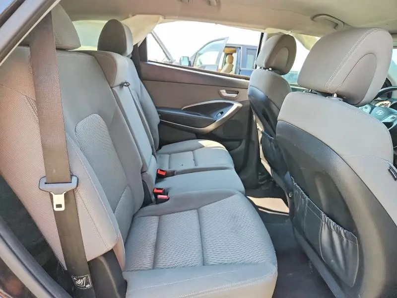 2017 HYUNDAI SANTA FE SE  