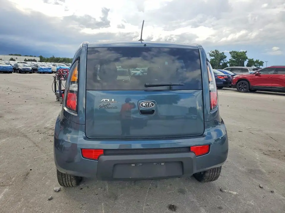 2011 KIA SOUL +  