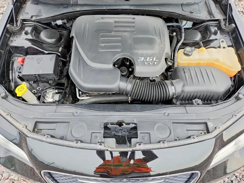 2016 CHRYSLER 300 LIMITED  