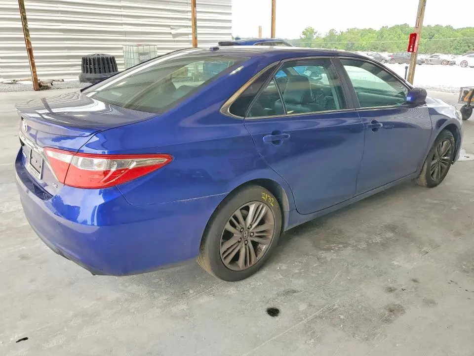 2016 TOYOTA CAMRY SE  