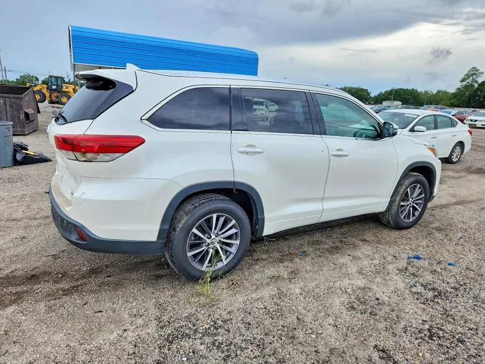 2017 TOYOTA HIGHLANDER XLE  