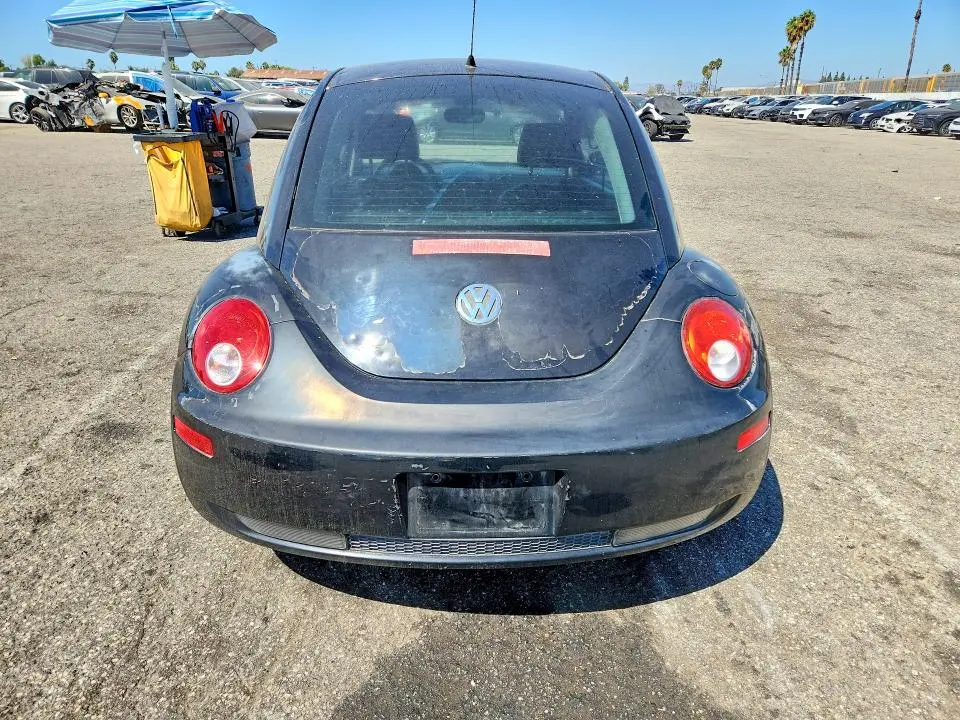 2010 VOLKSWAGEN NEW BEETLE   