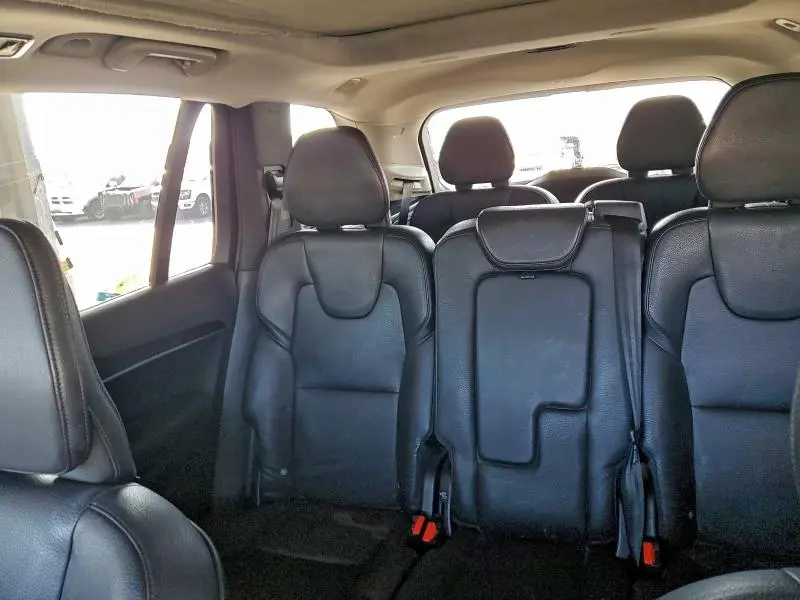 2019 VOLVO XC90 T8 MOMENTUM  