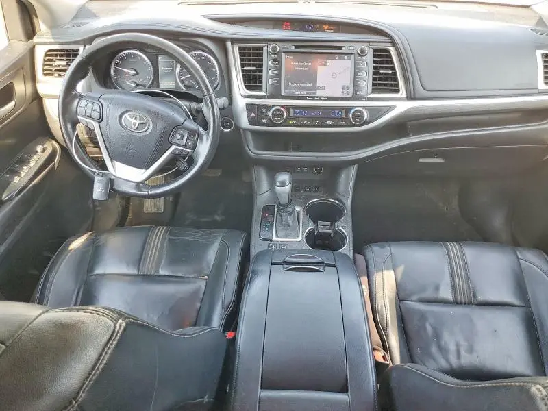 2017 TOYOTA HIGHLANDER SE  