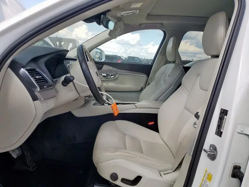 2023 VOLVO XC90 PLUS