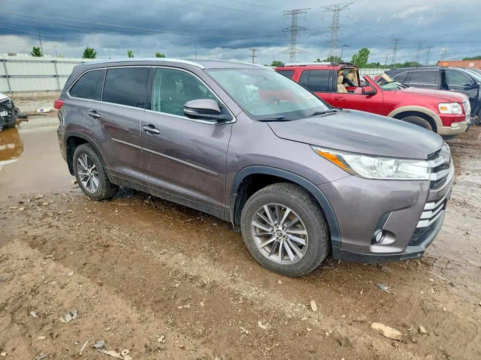 2019 TOYOTA HIGHLANDER XLE  