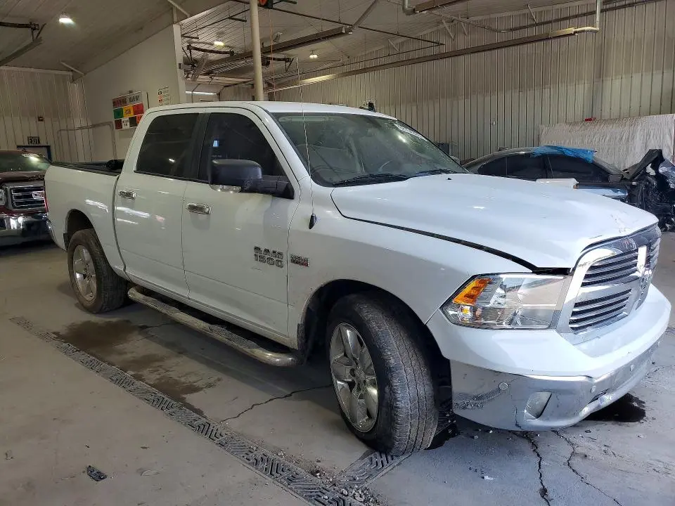 2016 RAM 1500 SLT  
