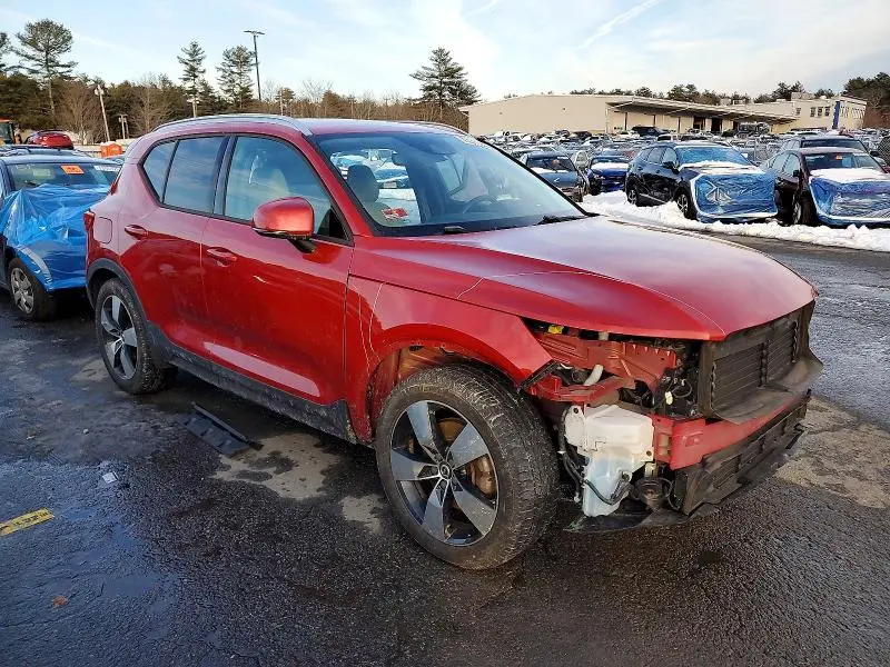 2019 VOLVO XC40 T4 MOMENTUM  