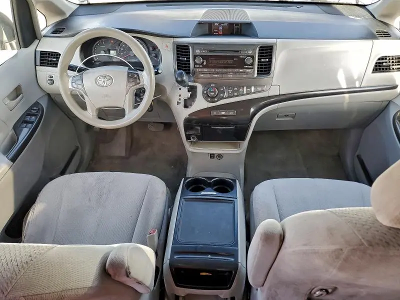 2013 TOYOTA SIENNA LE  