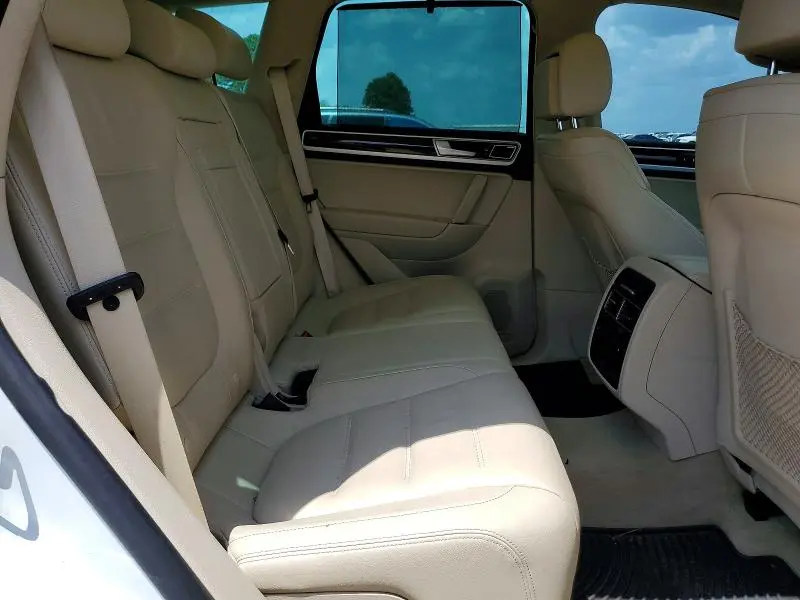 2017 VOLKSWAGEN TOUAREG EXECUTIVE  